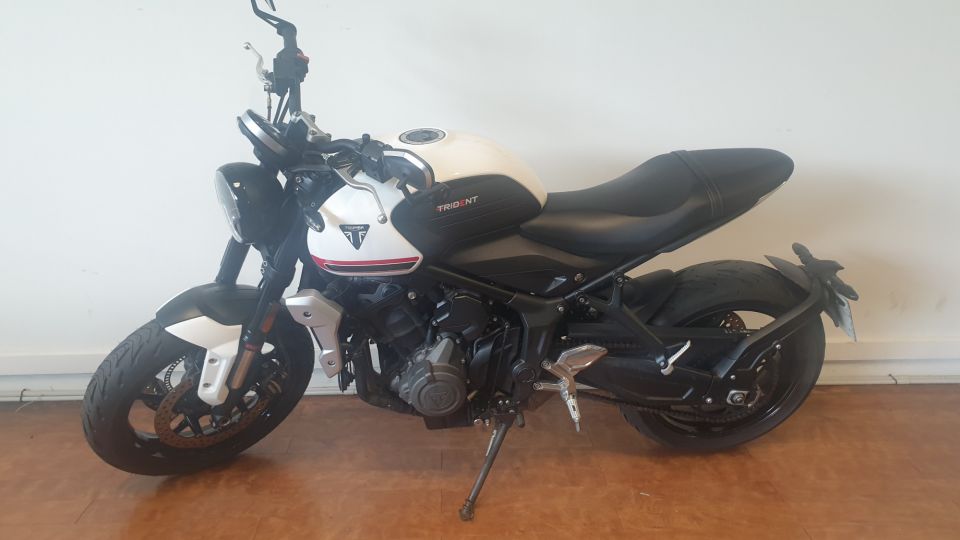 TRIUMPH TRIDENT 660 4