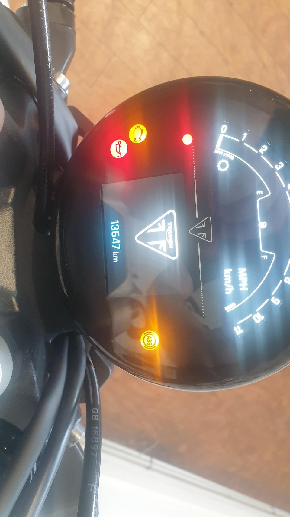 TRIUMPH TRIDENT 660 4