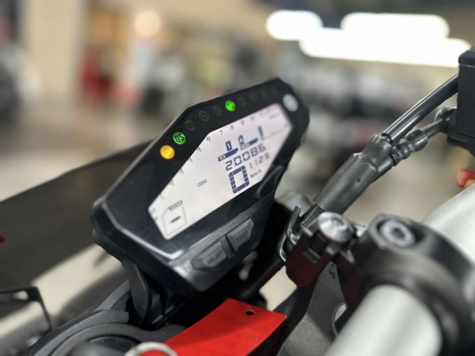 YAMAHA MT-09 4