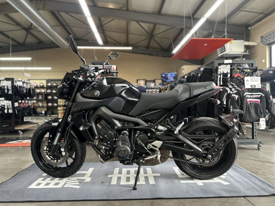 YAMAHA MT-09 4