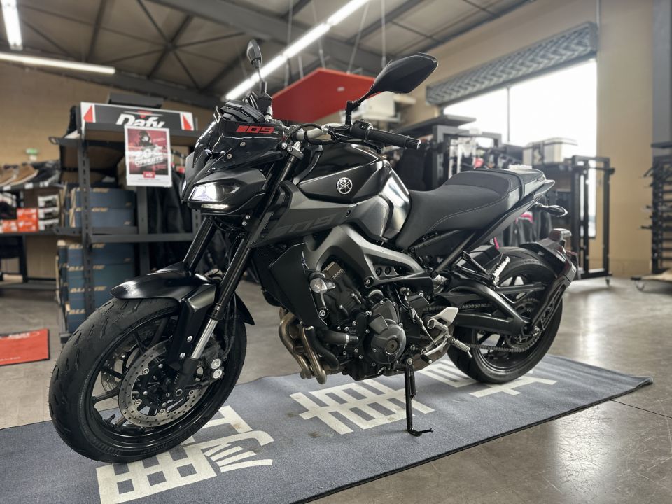 YAMAHA MT-09 4