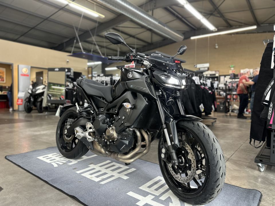 YAMAHA MT-09 4