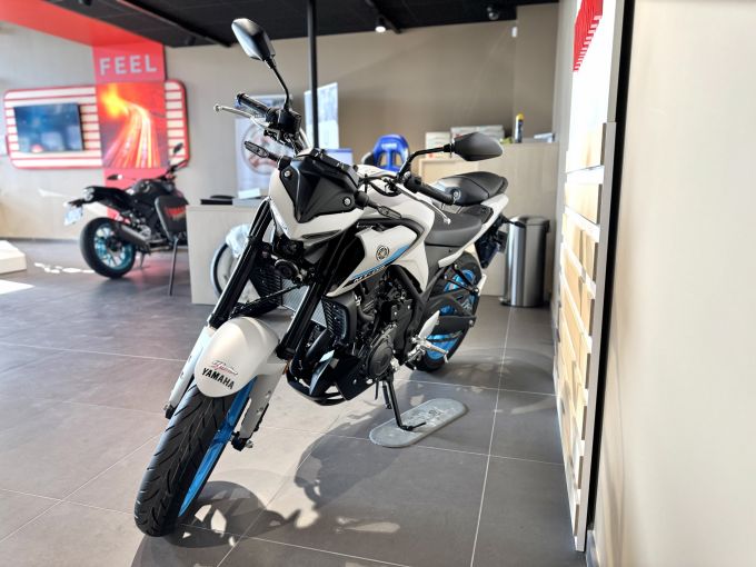 YAMAHA MT-03 4