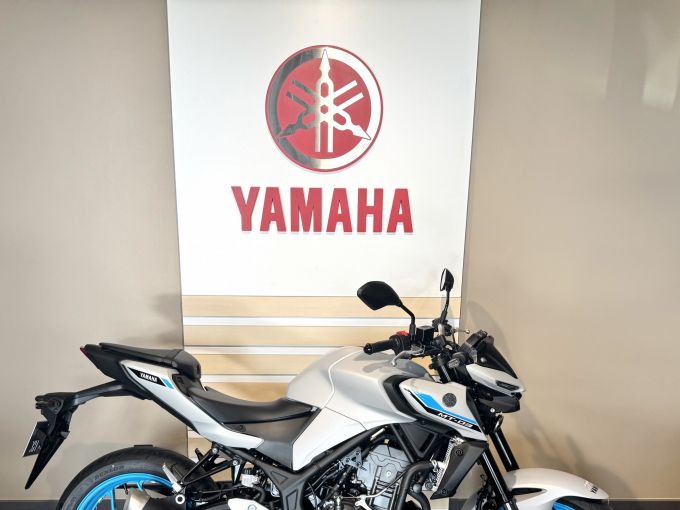 YAMAHA MT-03 4