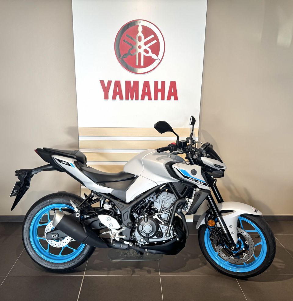 YAMAHA MT-03 4