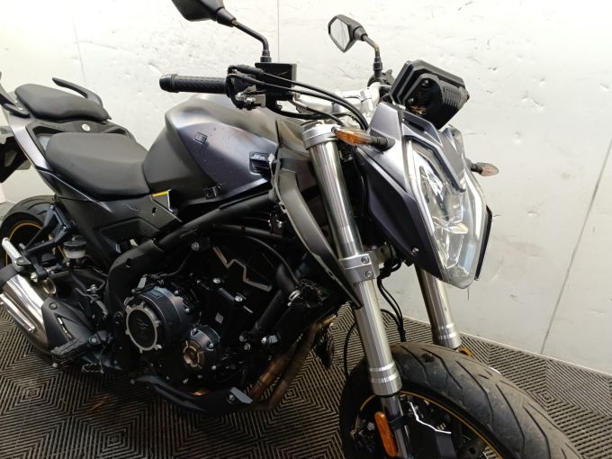 VOGE 525 R 4
