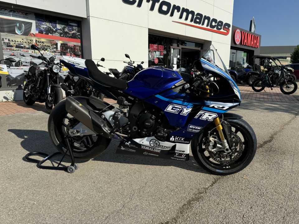 YAMAHA YZF 1000 R1 M 4