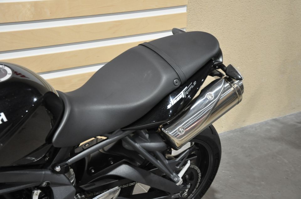 TRIUMPH STREET TRIPLE 675 4