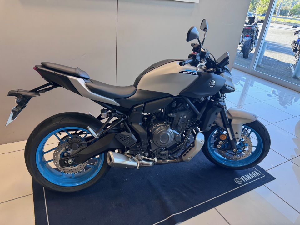 YAMAHA MT-07 (47.5CV) 4