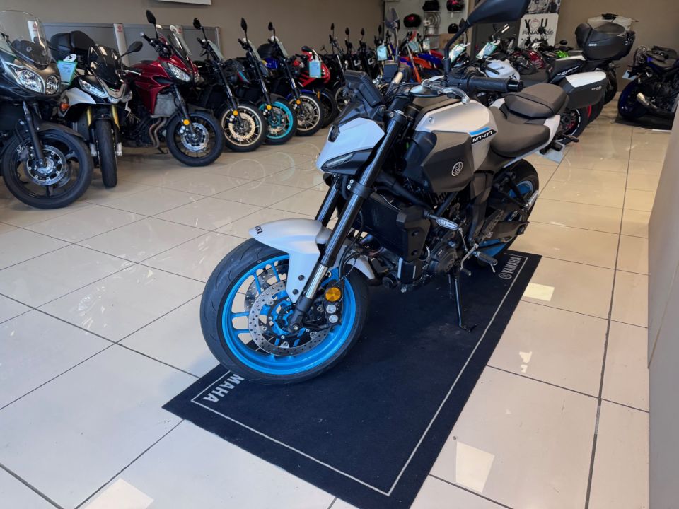 YAMAHA MT-07 (47.5CV) 4