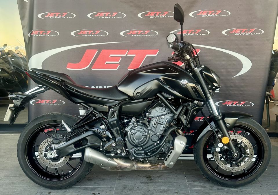 YAMAHA MT-07 (47.5CV) 4