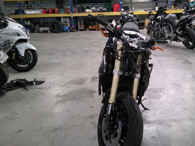 SUZUKI GSR 750 4