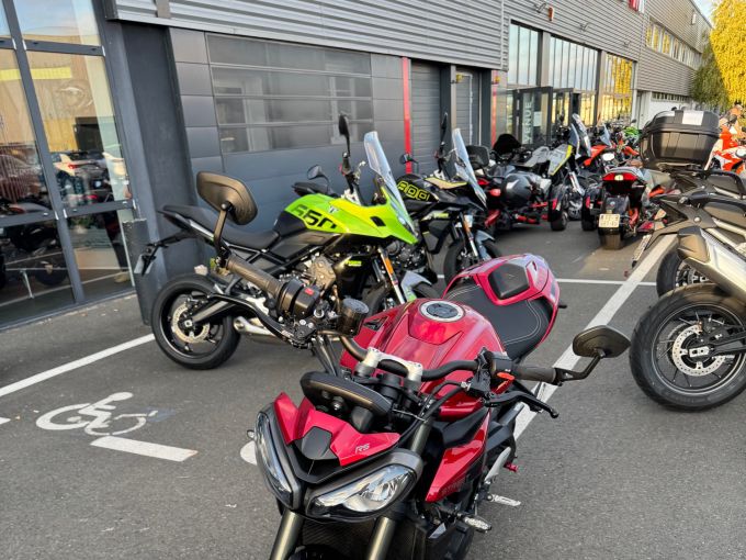 TRIUMPH STREET TRIPLE 765 RS 4