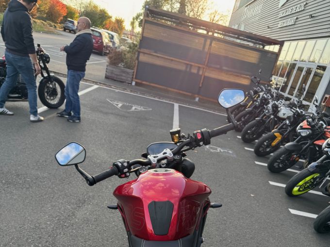 TRIUMPH STREET TRIPLE 765 RS 4