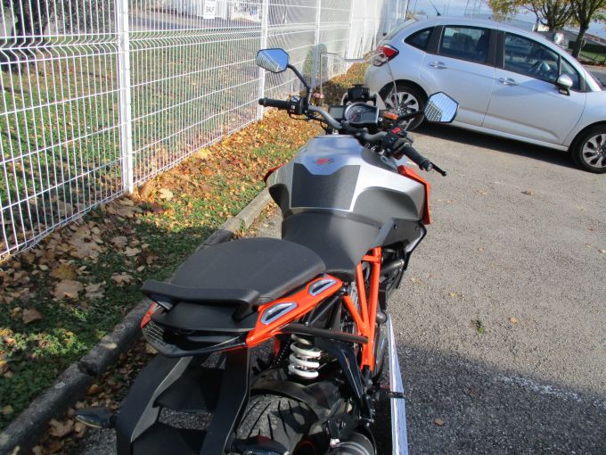 KTM 1290 SUPER DUKE GT 4