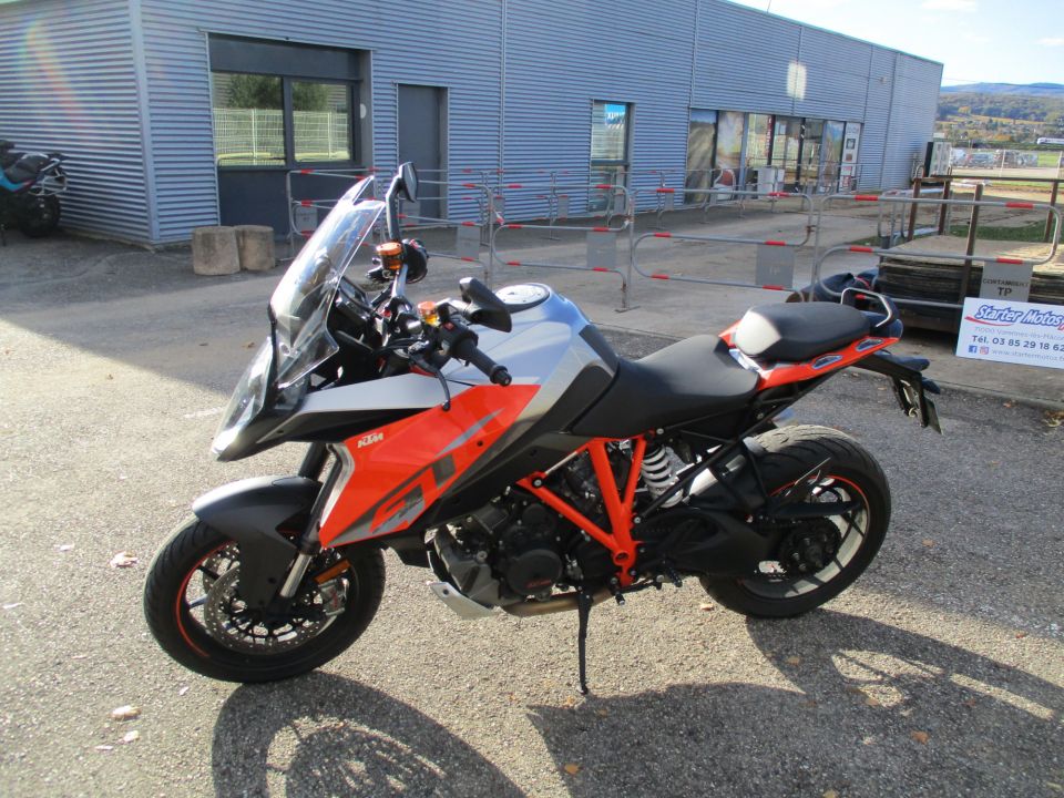 KTM 1290 SUPER DUKE GT 4