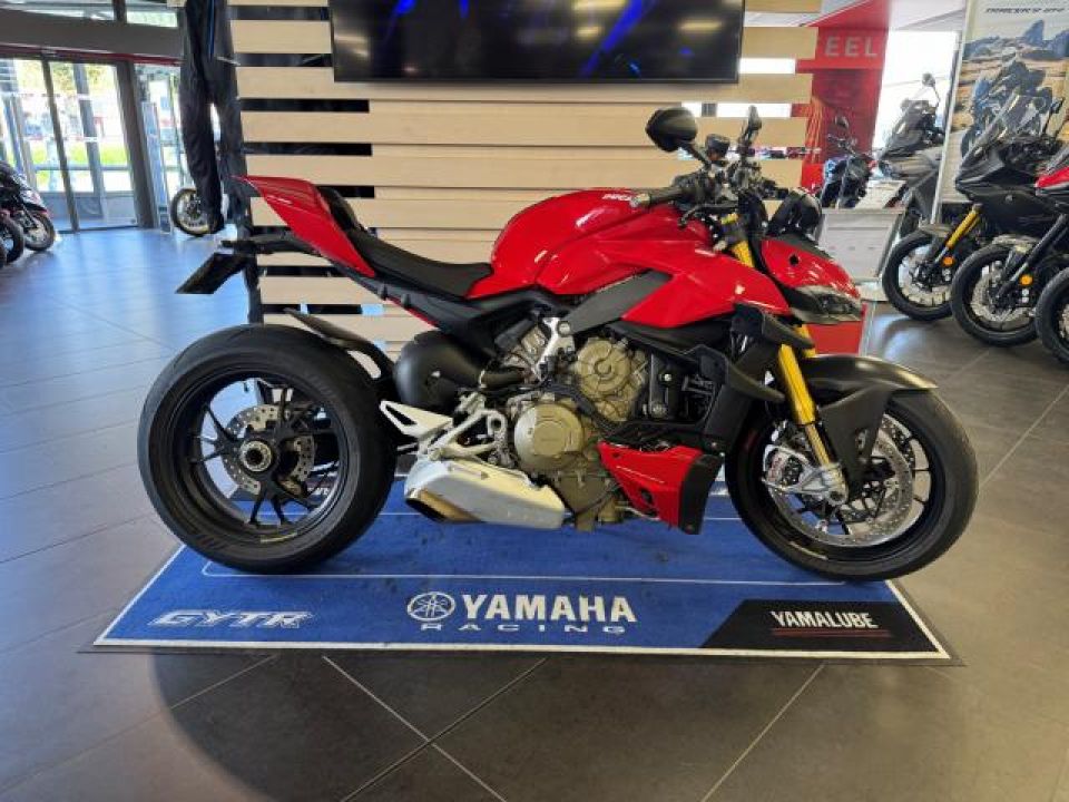 DUCATI STREETFIGHTER V4S 4