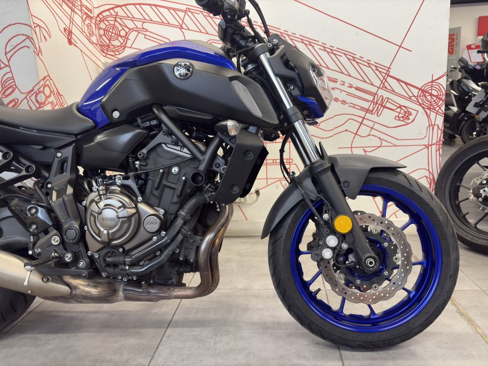 YAMAHA MT-07 (47.5CV) 4