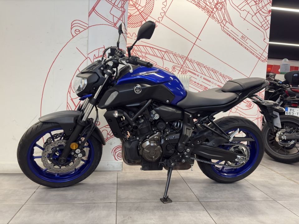 YAMAHA MT-07 (47.5CV) 4
