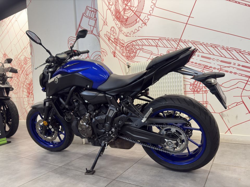 YAMAHA MT-07 (47.5CV) 4