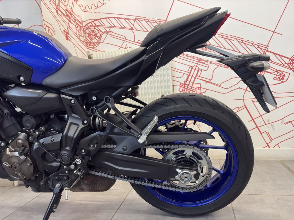 YAMAHA MT-07 (47.5CV) 4