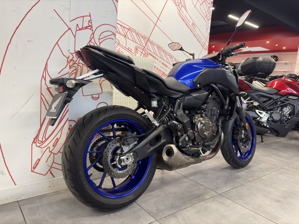 YAMAHA MT-07 (47.5CV) 4