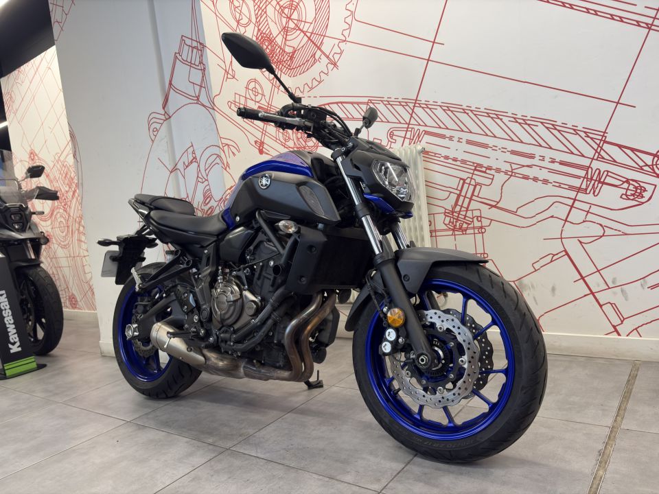 YAMAHA MT-07 (47.5CV) 4