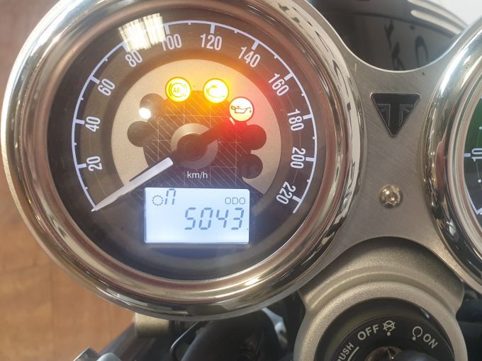 TRIUMPH SPEED TWIN 1200 4