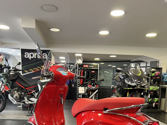 VESPA PRIMAVERA 125 4