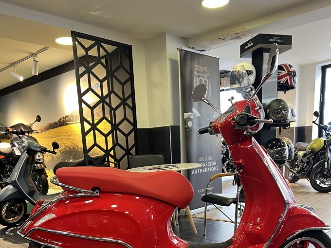 VESPA PRIMAVERA 125 4