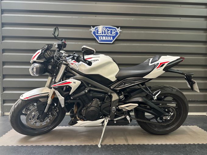 TRIUMPH STREET TRIPLE 660 S 4