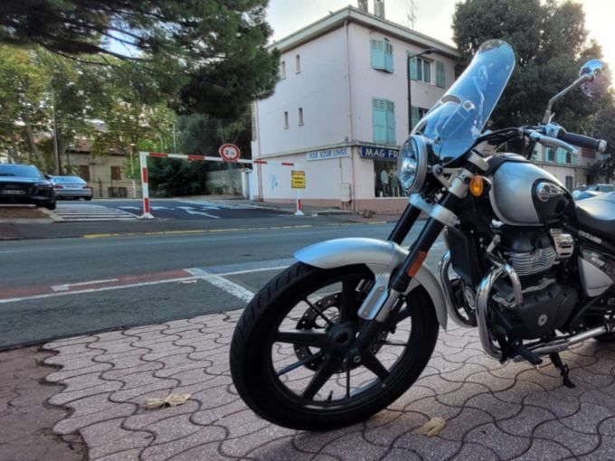 ROYAL ENFIELD SUPER METEOR 650 4