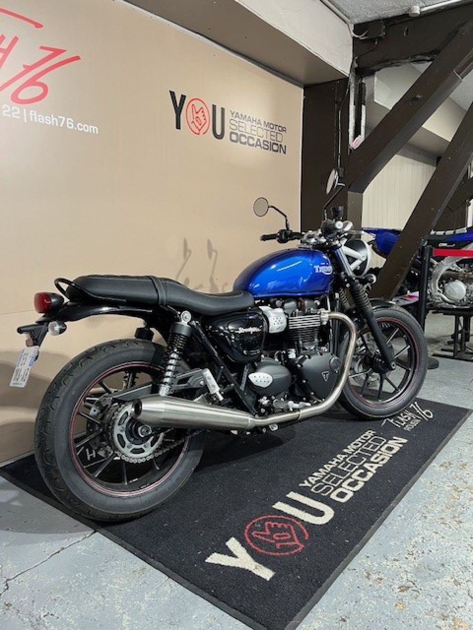 TRIUMPH STREET TWIN  900 4