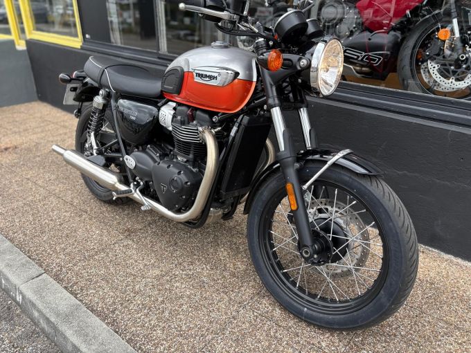 TRIUMPH Bonneville T100 4