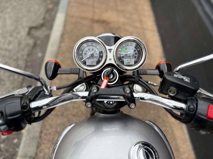 TRIUMPH Bonneville T100 4