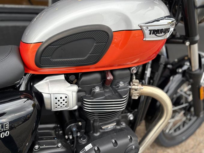 TRIUMPH Bonneville T100 4