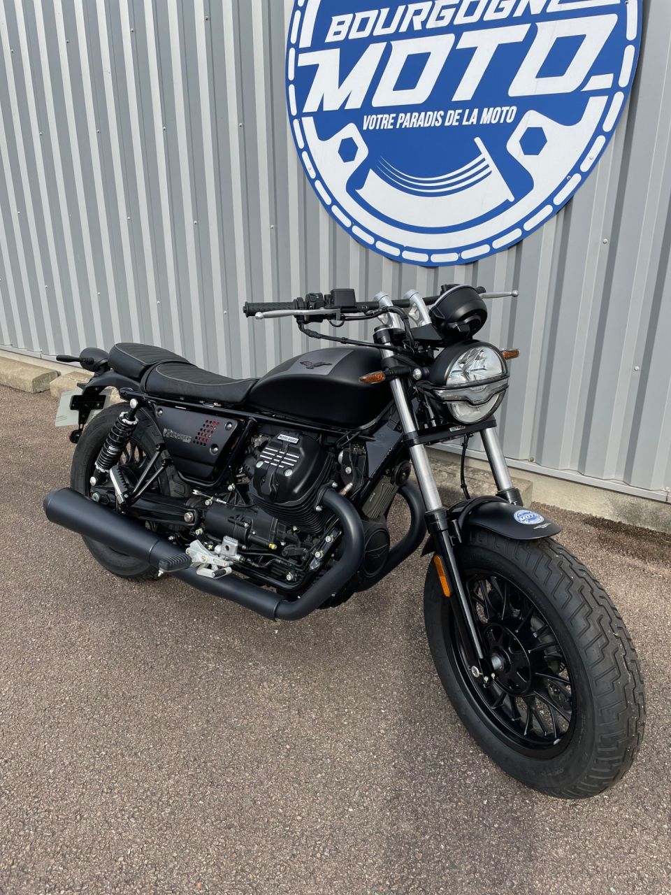 MOTO GUZZI V9 BOBBER 4