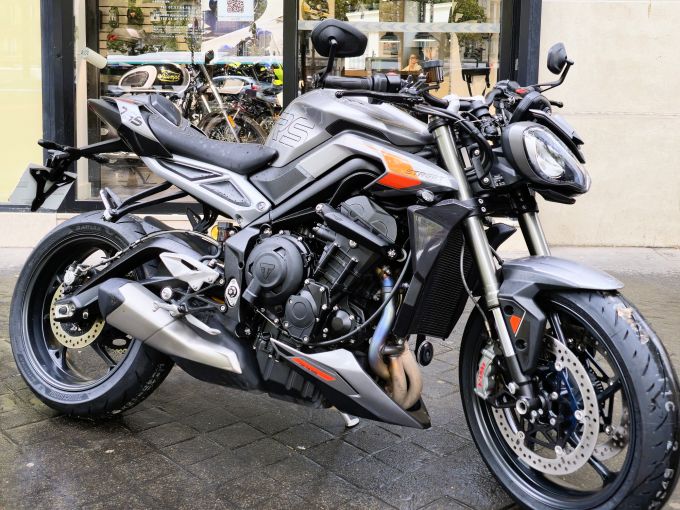 TRIUMPH STREET TRIPLE 765 RS 4