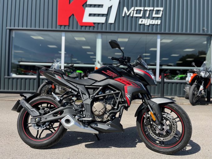 VOGE 300 R 4