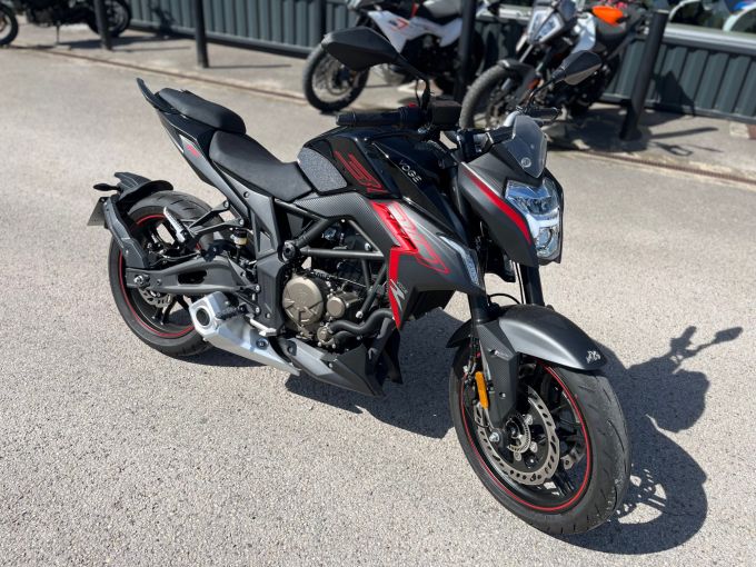 VOGE 300 R 4
