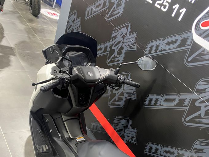 YAMAHA NMAX 125 4