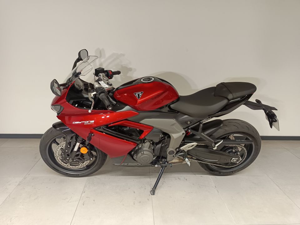 TRIUMPH 	DAYTONA 660 4