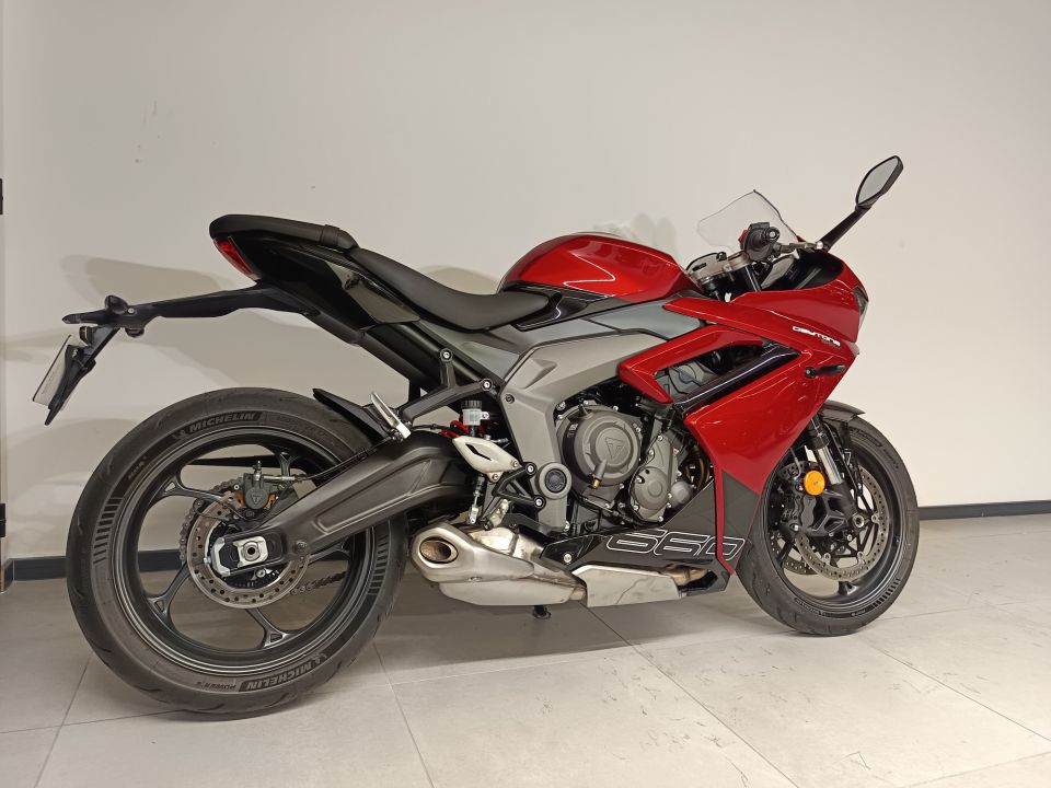 TRIUMPH 	DAYTONA 660 4