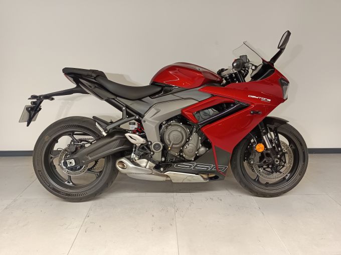 TRIUMPH 	DAYTONA 660 4