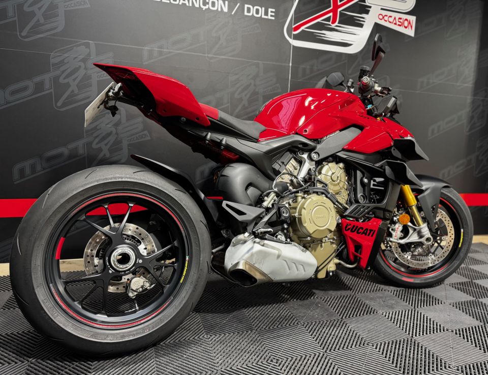 DUCATI STREETFIGHTER V4S 4