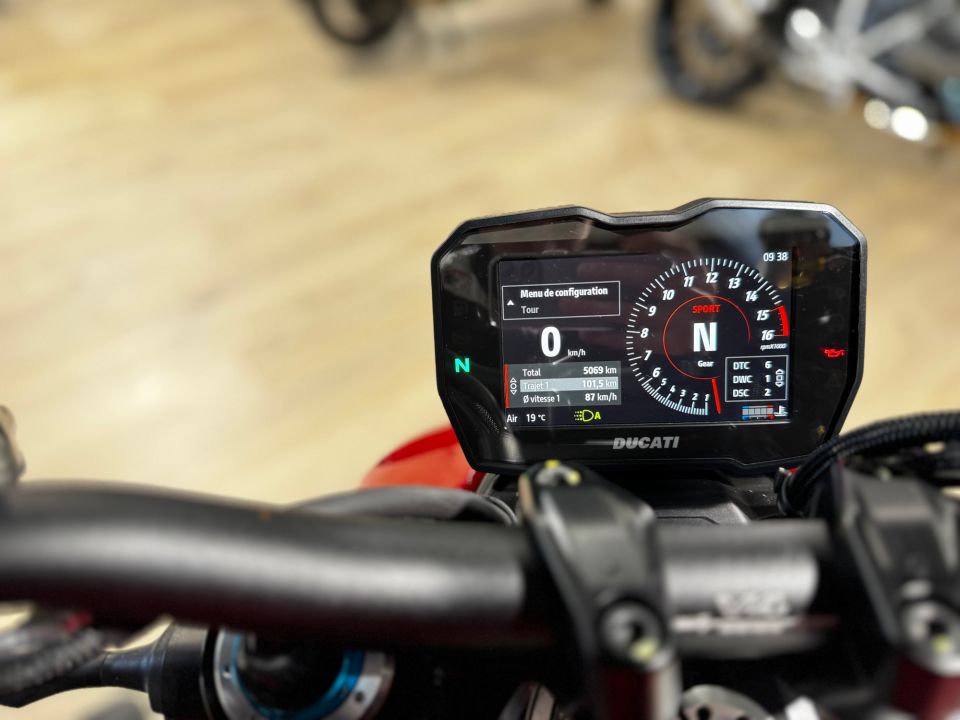 DUCATI STREETFIGHTER V4S 4