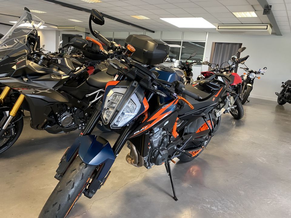 KTM 890 DUKE R 4