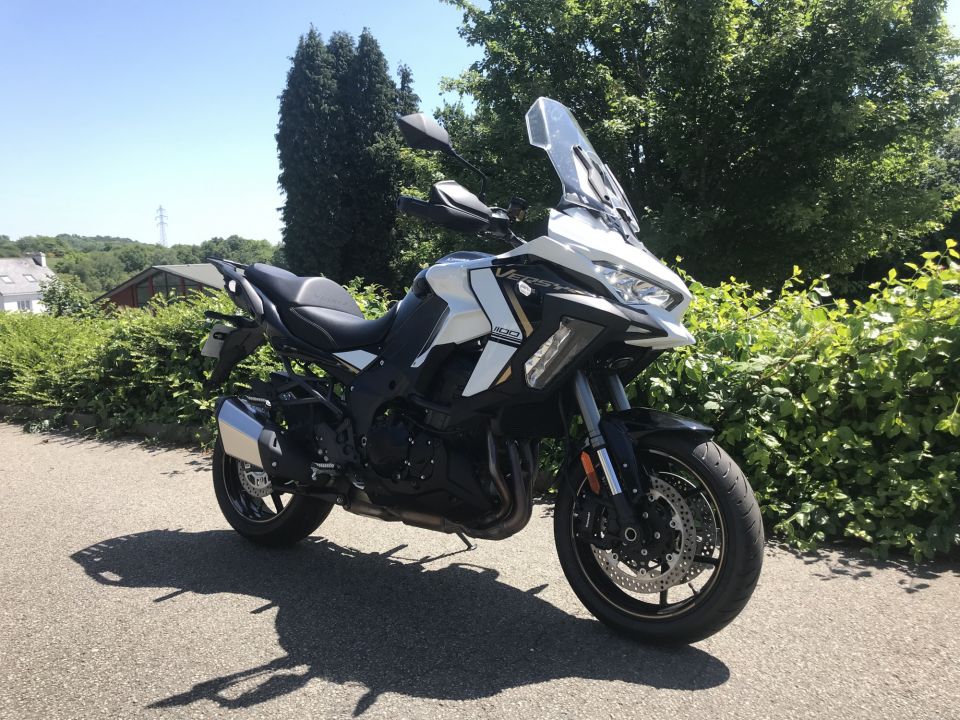 KAWASAKI VERSYS 1100 SE 4