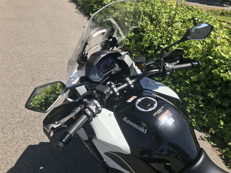 KAWASAKI VERSYS 1100 SE 4