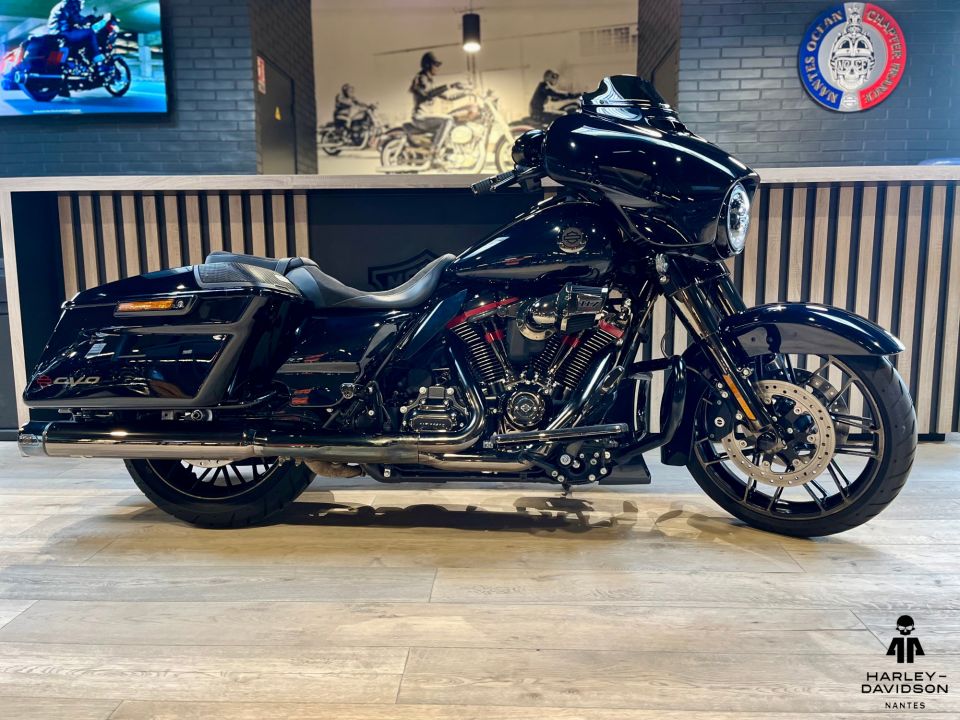 HARLEY-DAVIDSON TOURING STREET GLIDE 1923 CVO  4